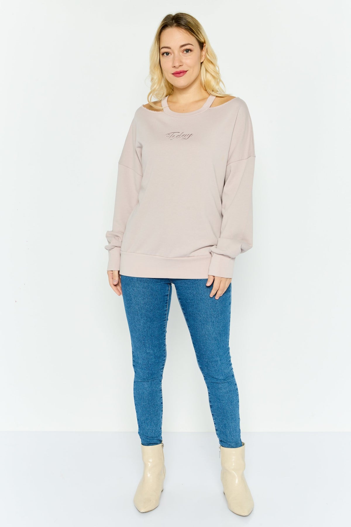 Round Neck Embroidered Sweatshirt