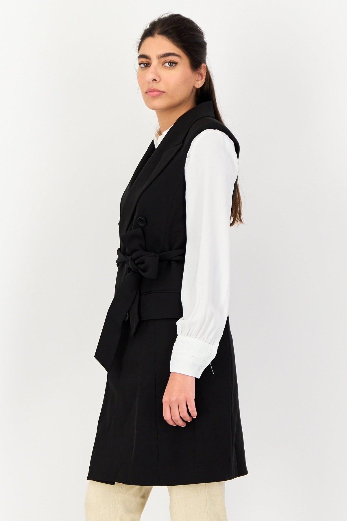 Regular Fit Solid Sleeveless Belted Casual Blazer