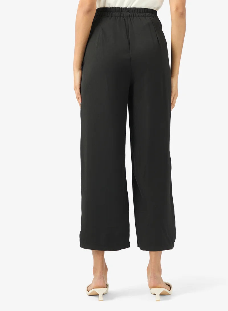 Front Pocket Detailed Pants